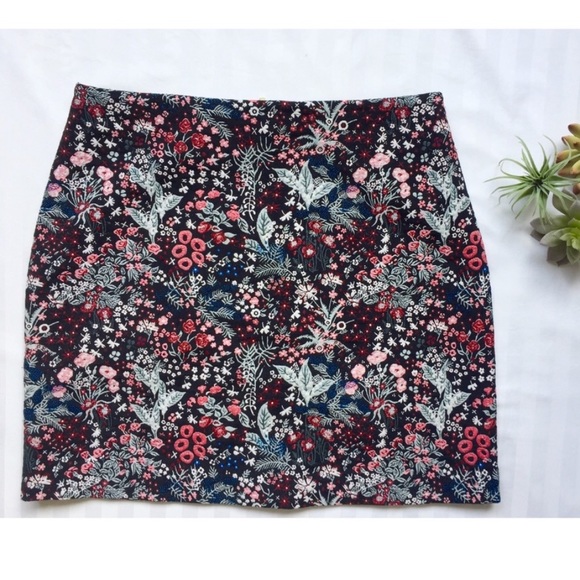 H&M Dresses & Skirts - H&M brocade mini skirt